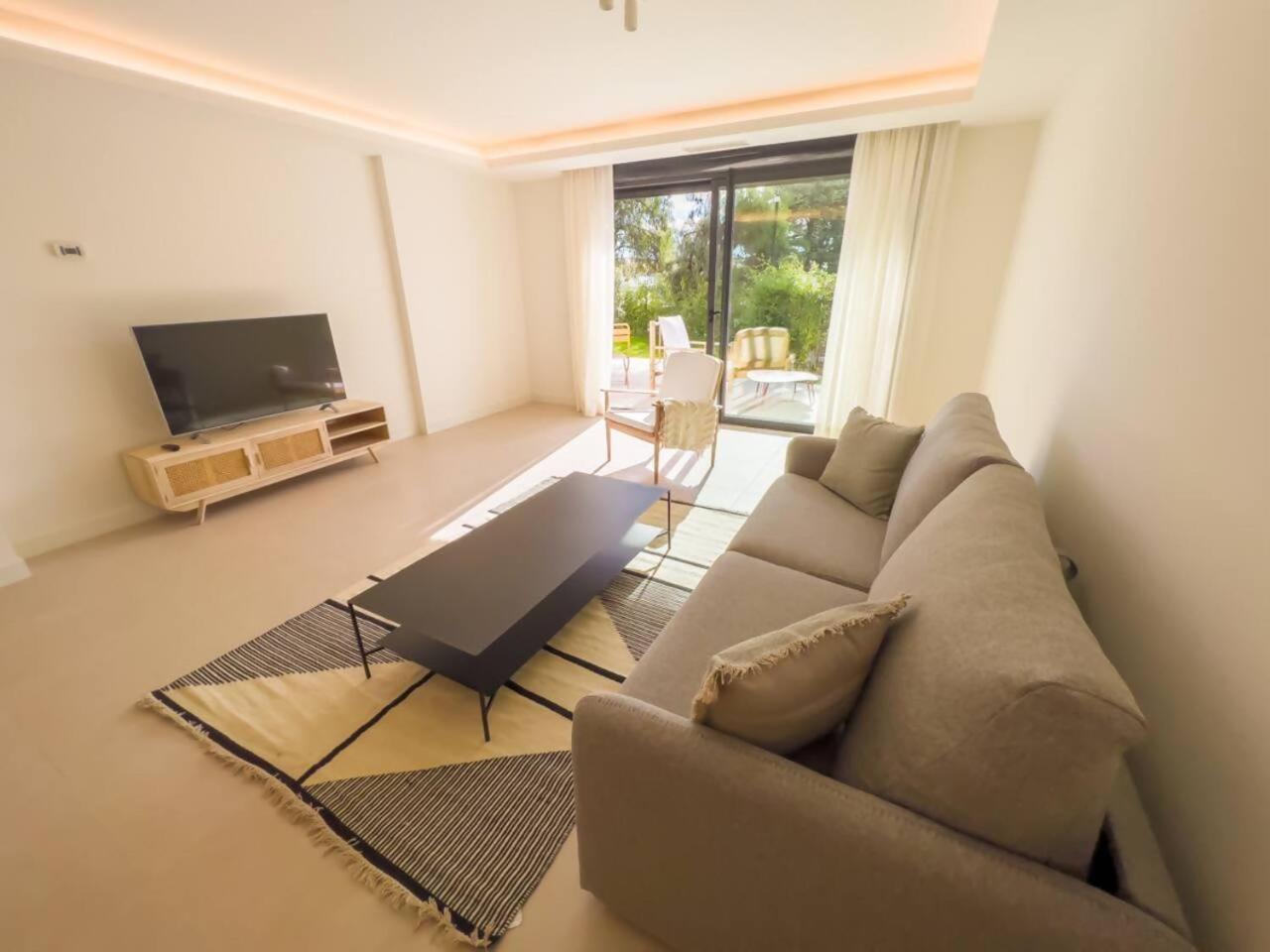 Bajo Con Jardin En La Milla De Oro Apartment Марбеля Екстериор снимка